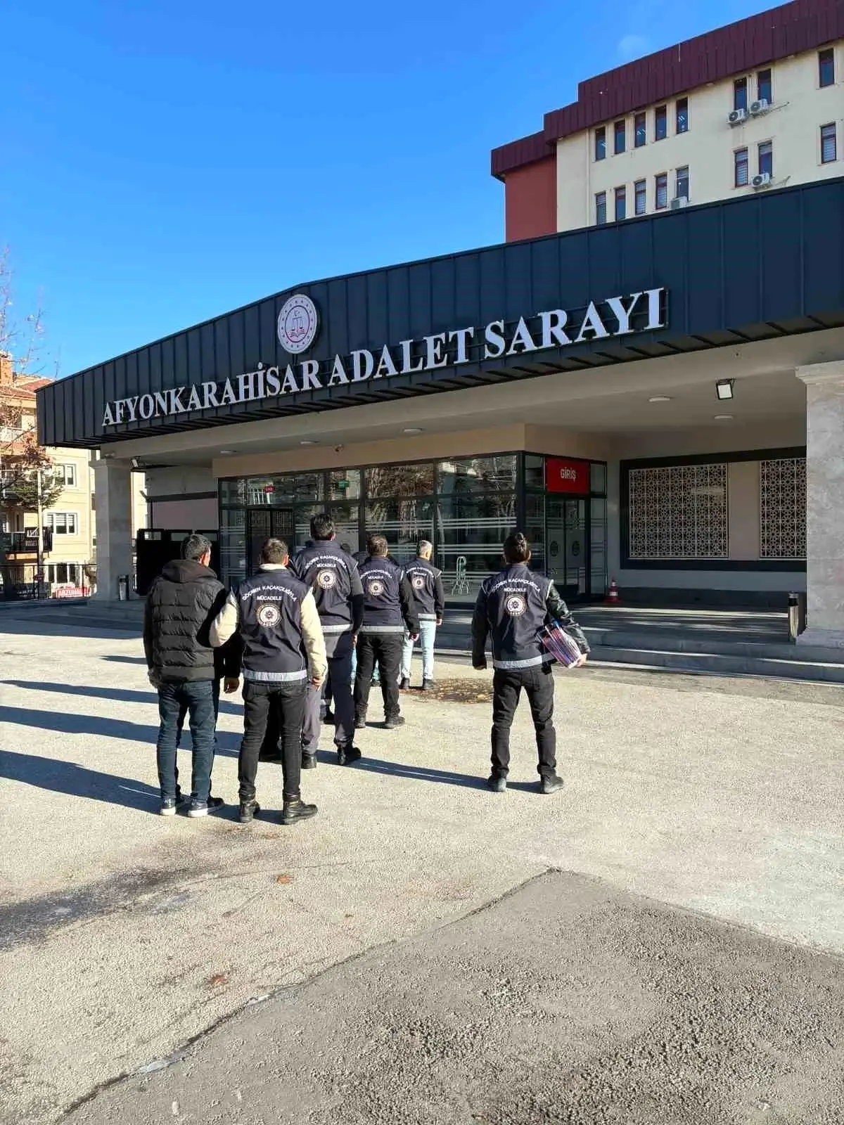 Düzensiz göçmen operasyonunda 4 kişi tutuklandı