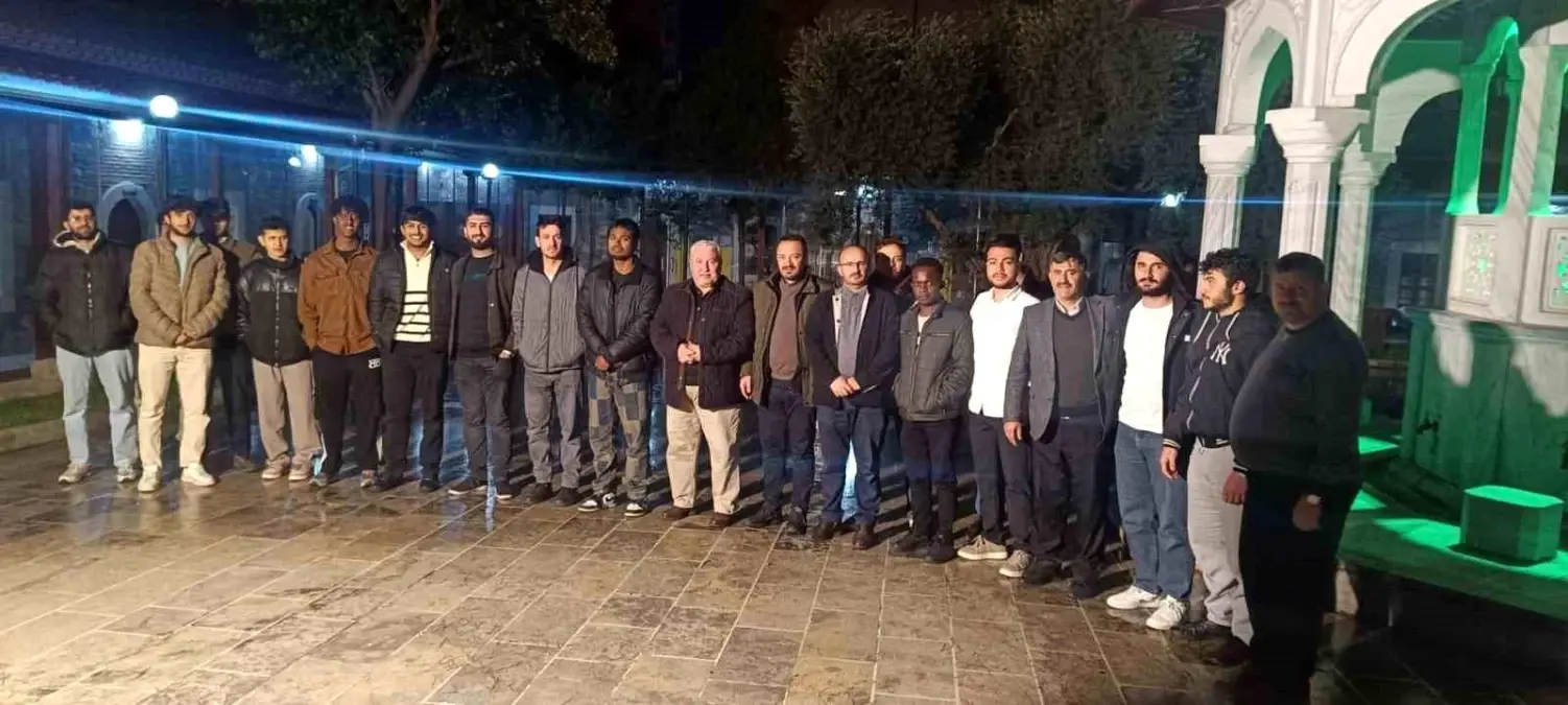 Efeler'de üniversiteli gençler Nasuh Paşa Külliyesi'nde buluştu