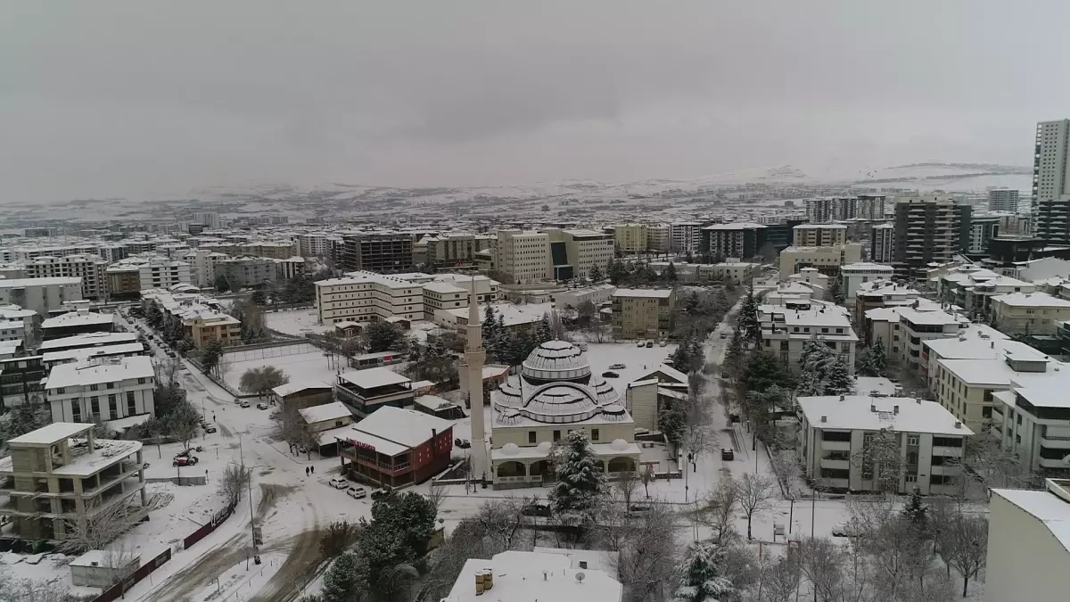 Elazığ'da 311 köy yolu, kardan ulaşıma kapandı