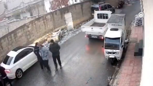 elektrik teli ustune dustu bir anda dumanlar 19411355 2004 m