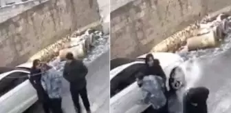 Elektrik teli üstüne düştü! Kıvılcımların arasında kaldılar