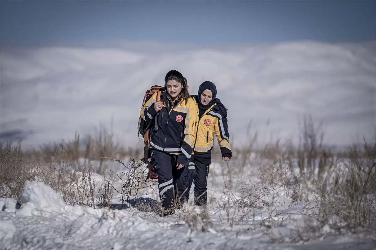 Erzurum'da 112 Sağlık ekipleri paletli ve snowtrack ambulanslarla kışa hazır