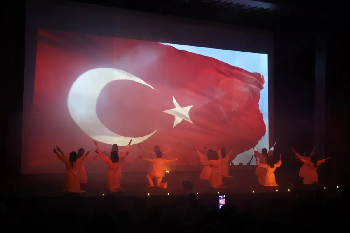 Erzurum'da devlet korumasındaki çocuklar 'Harman Yeri 1915' tiyatrosuyla sahne aldı