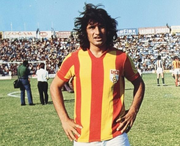 eski milli futbolcu ve spor yazari gokmen ozdenak 19412789 2194 m