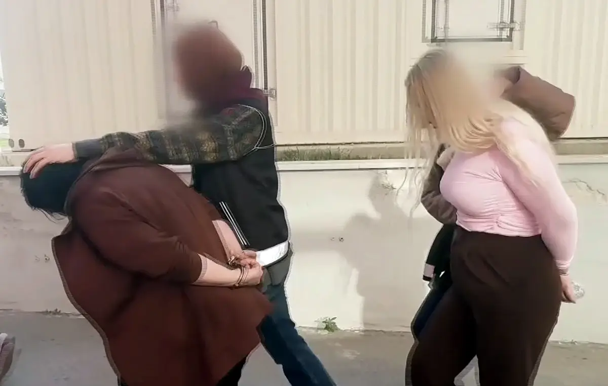 Adana'da Uyuşturucu Operasyonu: 2 Kadın Tutuklandı