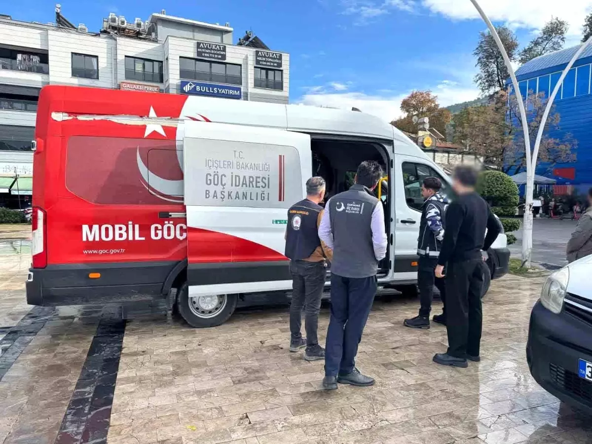 Fethiye'de yılbaşı öncesi yabancı uyruklulara yönelik denetimler sürüyor