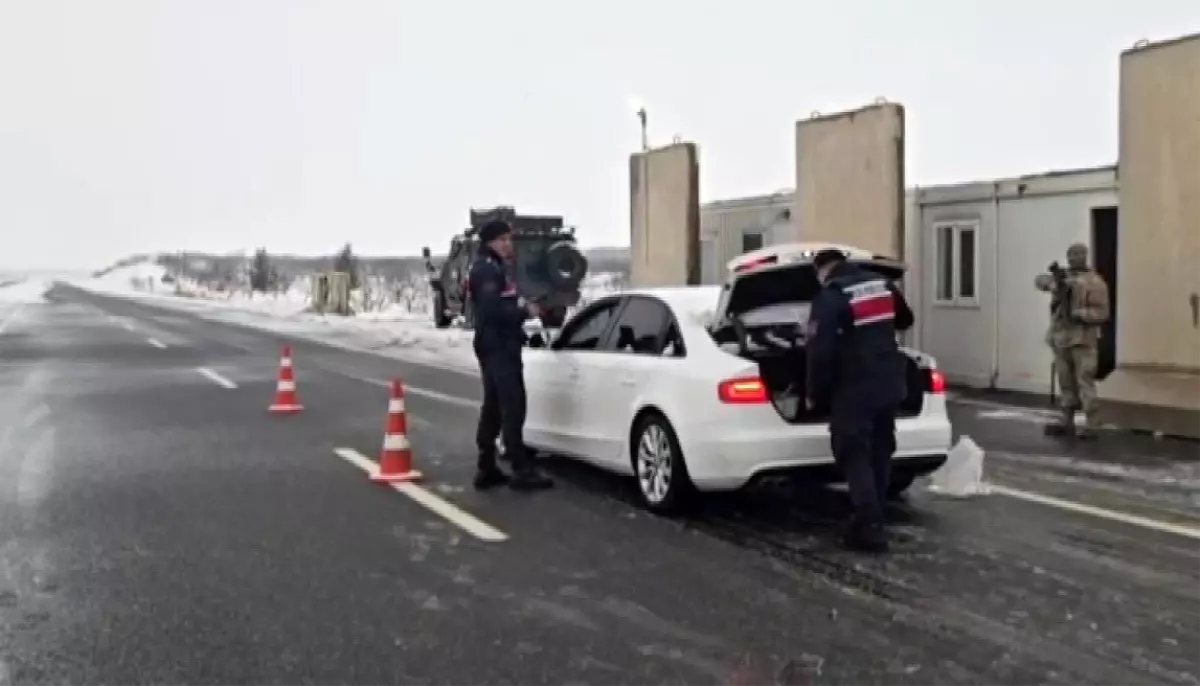 Gaziantep'te jandarmadan 2 bin 60 personelle yılbaşı ve kar yağışı tedbiri