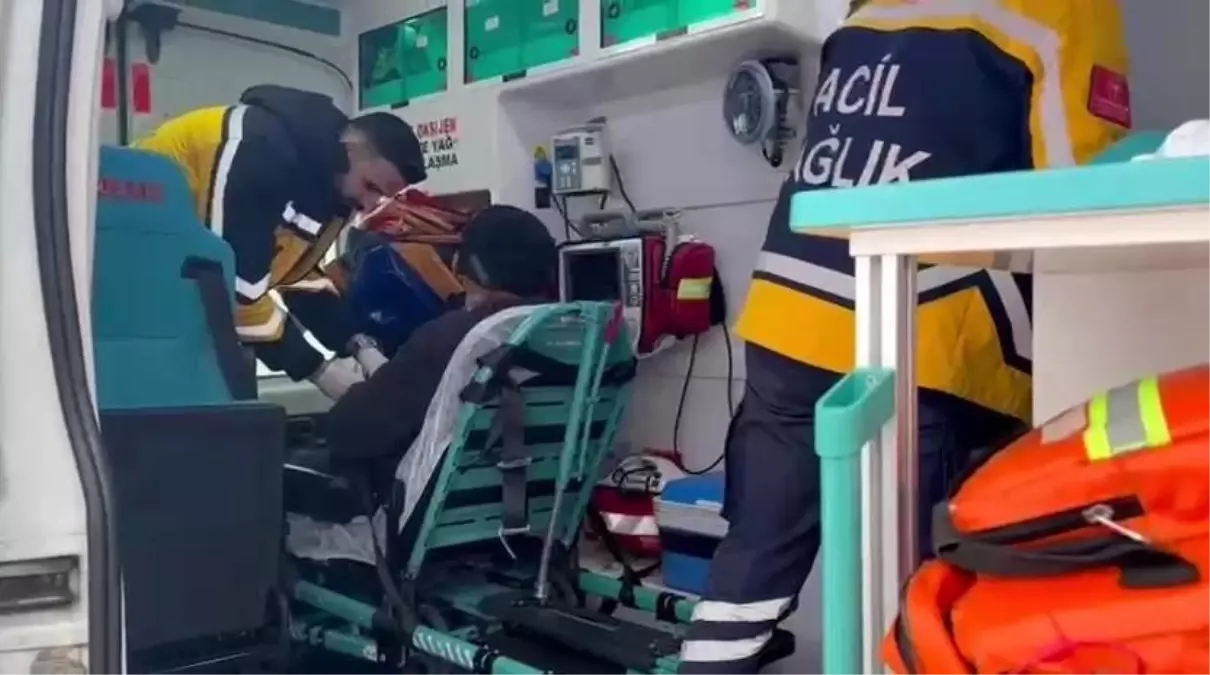 Gercüş'te hasta vatandaş, ambulans ve mahsur kalan araçlar kurtarıldı
