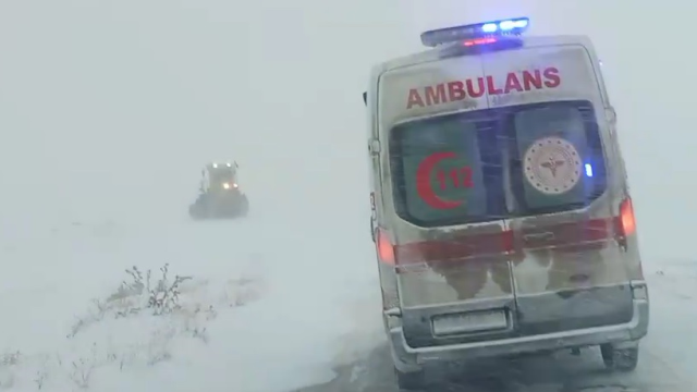 Visibility is zero! The Sivas-Kayseri road is closed