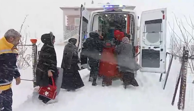 Visibility is zero! The Sivas-Kayseri road is closed