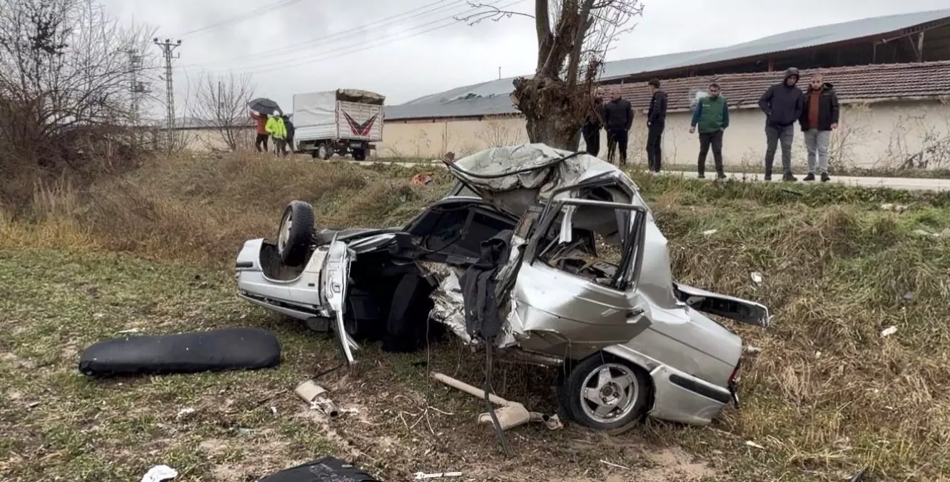 Hurdaya dönen otomobil sürücüsü hastanede hayatını kaybetti