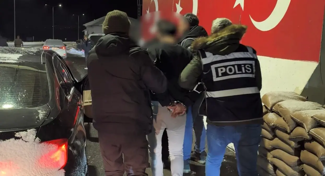 Iğdır'da kuyumcu soygununa karışan 3 zanlı adliyeye sevk edildi