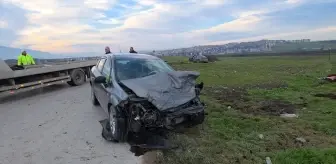 İnegöl'de 2 otomobil çarpıştı, 2 kişi yaralandı