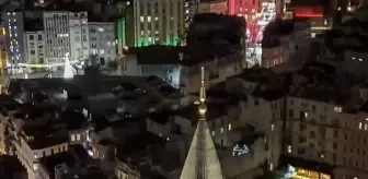 İstanbul'da Galata Kulesi'ne Filistin kefiyesi asıldı