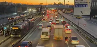 İstanbul'da yılın son mesai gününde trafik yoğunluğu yüzde 74'e çıktı