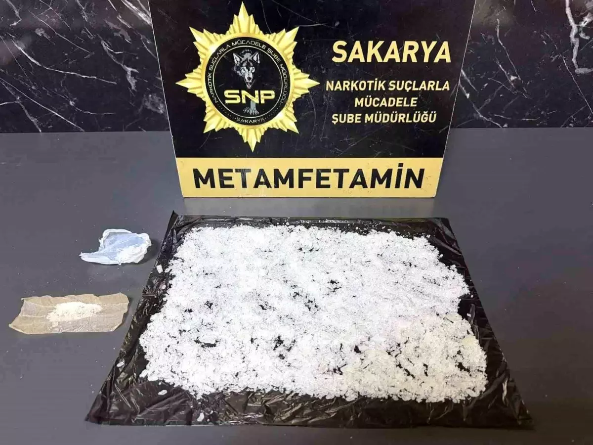 İstanbul'dan Zonguldak'a uyuşturucu sevk eden şahıslar Sakarya'da yakalandı