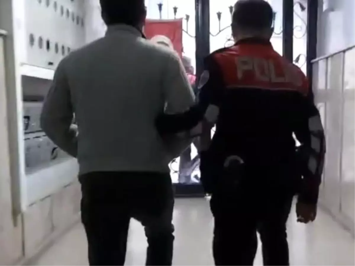 İzmir'de 143 aranan şahıs yakalandı