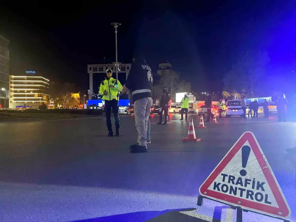 İzmir'de yeni yıl mesaisi: 13 bin personel sahada