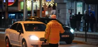 İzmir'de yılbaşı tedbirleri kapsamında trafik denetimi yapılıyor