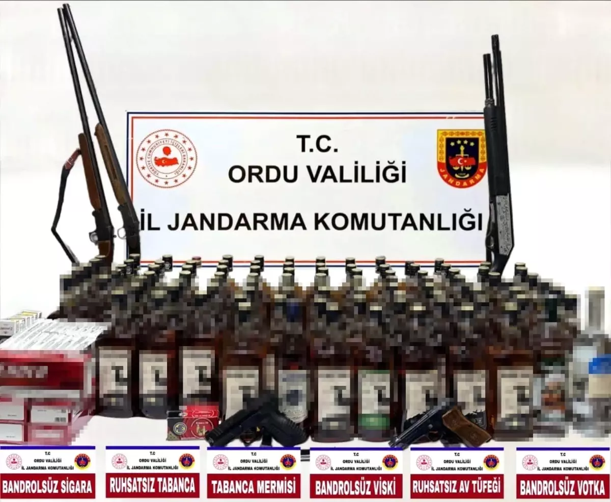 Jandarma ekiplerinden yılbaşı öncesi kaçak alkol ve sigara operasyonu: 2 gözaltı
