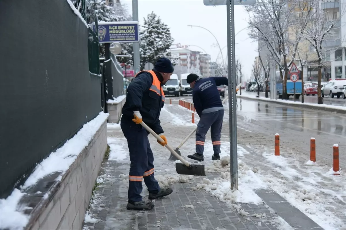 Kahramankazan ilçesinde karla mücadele çalışmaları sürdü
