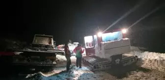 Kastamonu'da ekipler rahatsızlanan kişi için kardan kapanan köy yolunu açtı