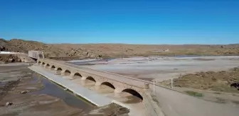 Kerkük'teki tarihi Osmanlı Köprüsü yıllara ve sellere rağmen dimdik ayakta duruyor