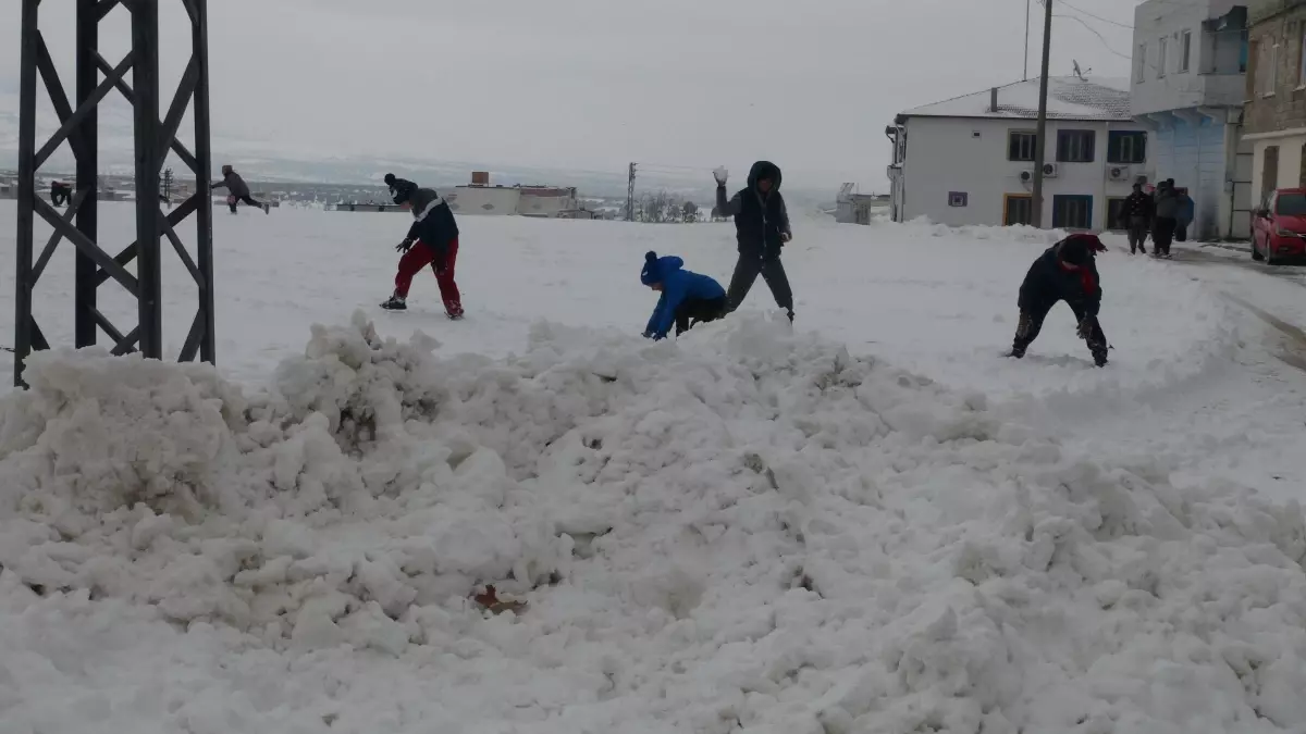 Kilis'te karın keyfini çocuklar çıkardı