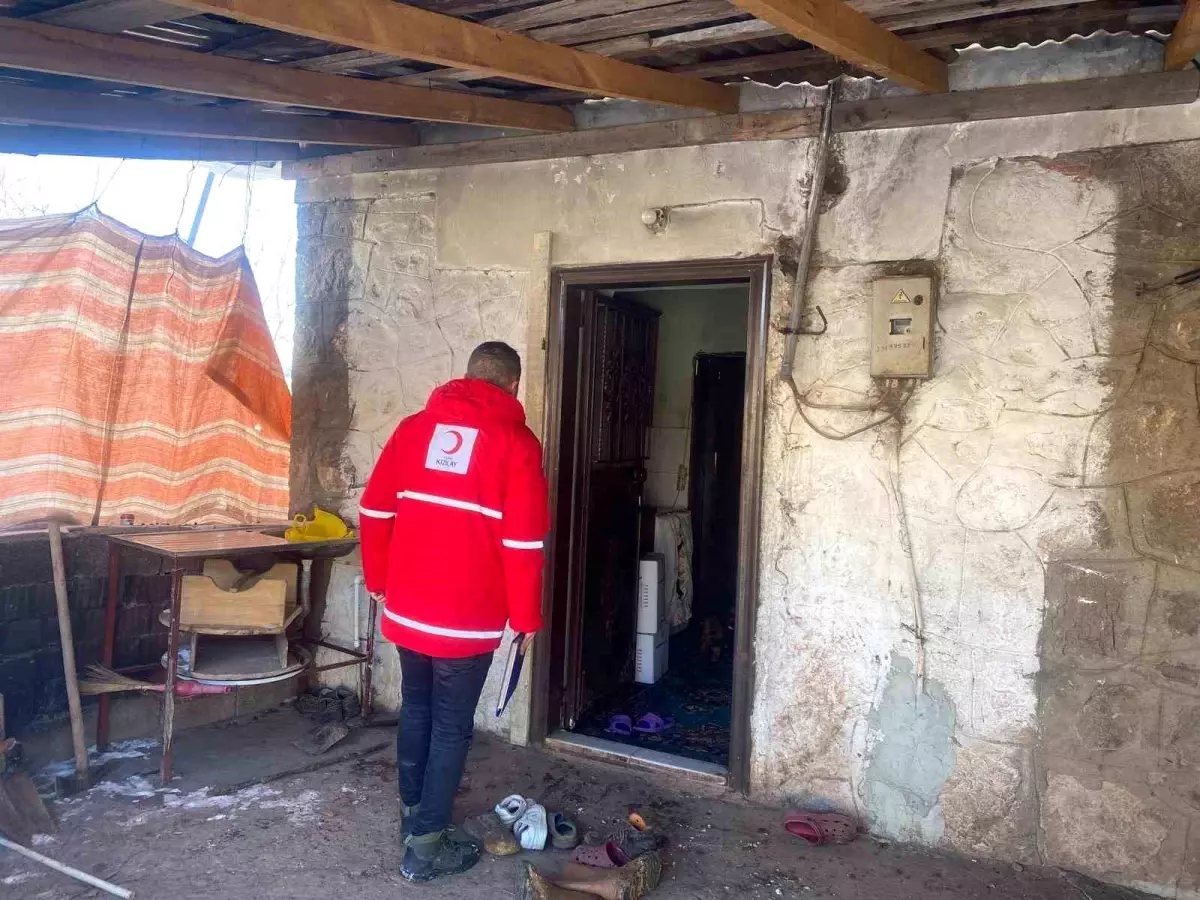 Kızılay, AFAD ve gönüllüler, Tunceli'nin zorlu kış şartlarında ihtiyaç sahiplerine ulaştı