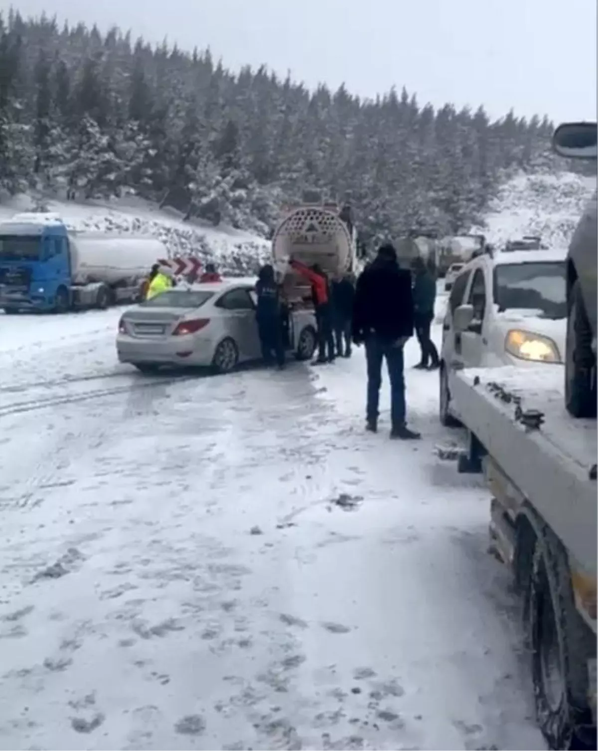 Osmaniye'de yoğun kar yağışı zincirleme kazaya neden oldu
