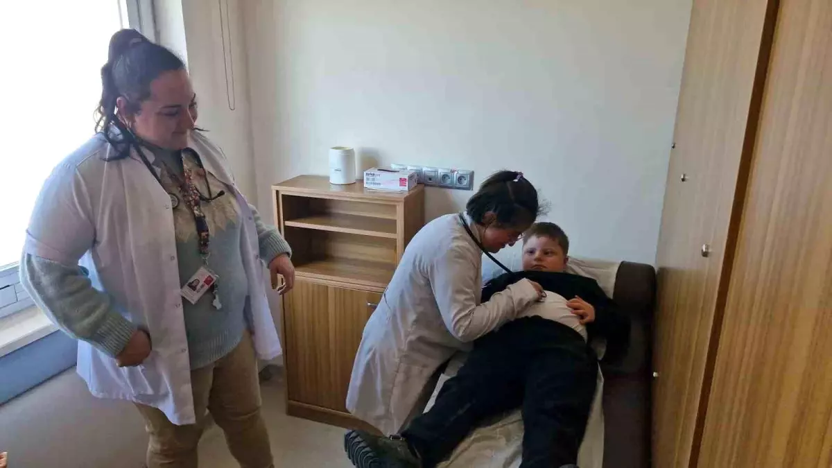 Özel eğitim öğrencileri hastane korkularını beyaz önlükle yendi