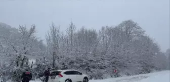 Salıpazarı'nda yolda kalanları jandarma kurtardı