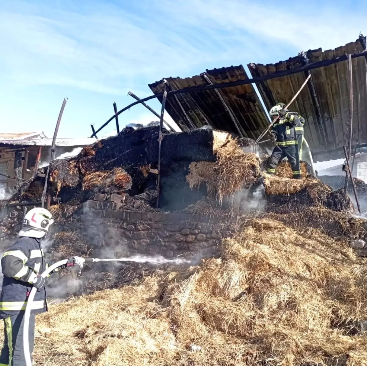 Samanlıkta çıkan yangın korku yaşattı