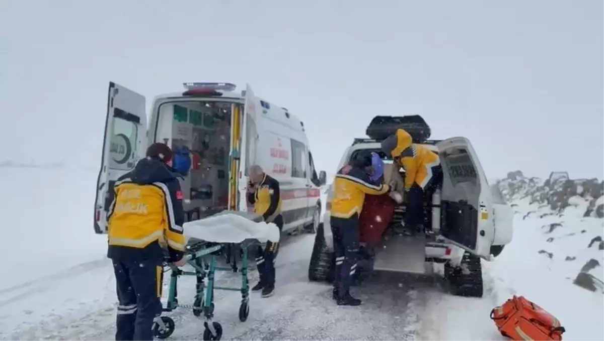 Şanlıurfa'da Paletli Ambulanslarla Hastalar Hastaneye Ulaştırıldı