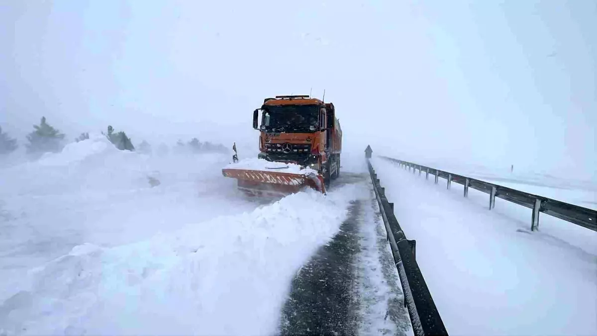 Sivas'ın dışarı ile ulaşımı kesildi