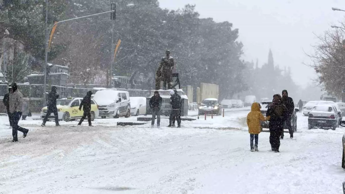 Siverek'te kar yağışı sonrası kazalar peş peşe geldi