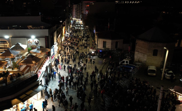 taksim meydani ve istiklal caddesi nde yilbasi 19412896 4778 m