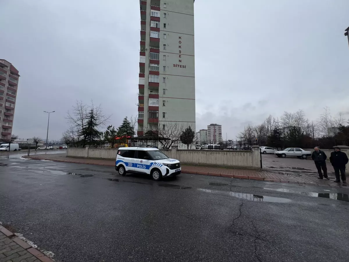 Kadın, Kocasını Bıçaklayarak Yaraladı