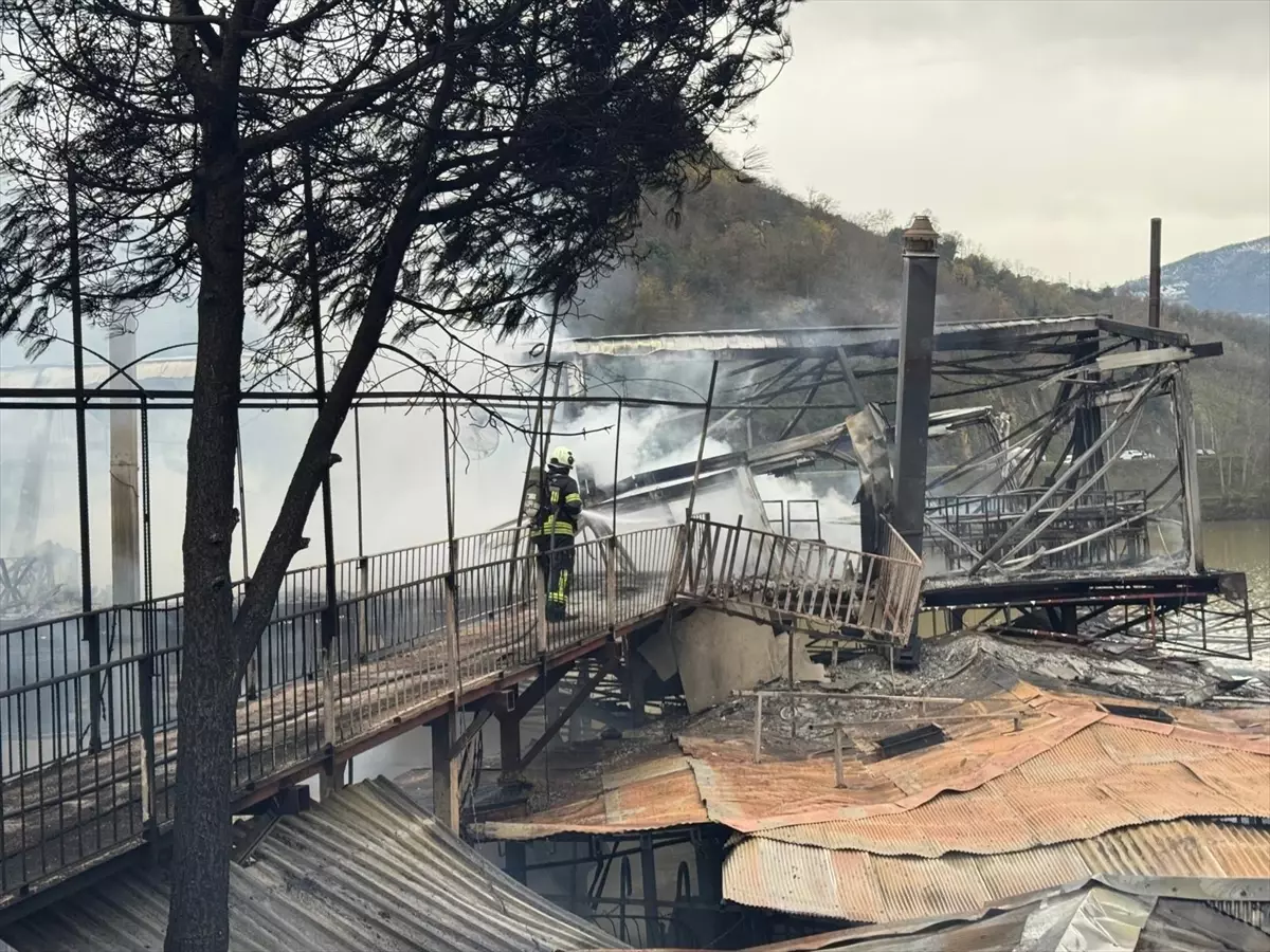 Trabzon'da Sera Gölü'ndeki restoranda çıkan yangın söndürüldü