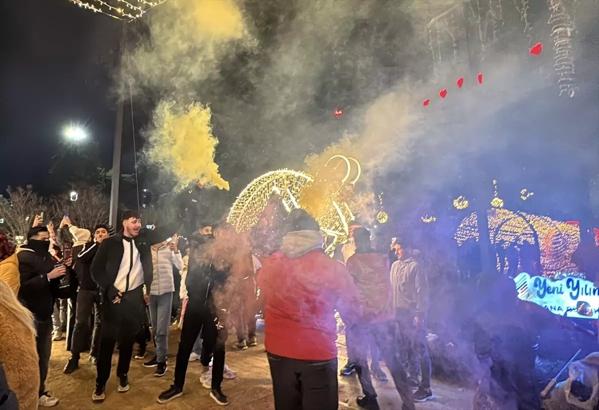 Adana ve Mersin'de yeni yıl kutlandı