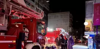 İzmir'de iki katlı iş yerinin çatısında çıkan yangında 2 kişi dumandan etkilendi