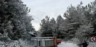Kastamonu'da boş doğal gaz tüplerinin bulunduğu tır devrildi