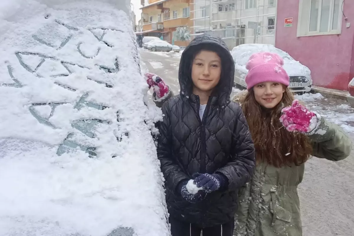 Öğrenciler çektikleri videoyla Vali Bakan'dan okulların tatil edilmesini istedi