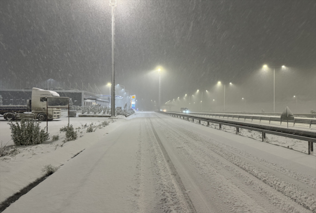 yillar sonra bir ilk istanbul yeni yila karla 19414375 392 m