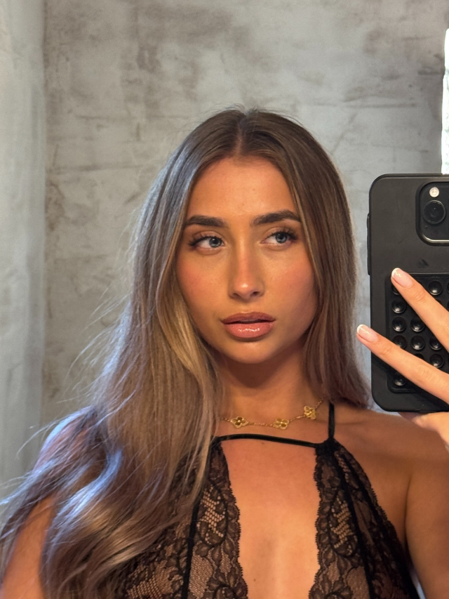 12 saatte 1113 erkekle birlikte olmustu son 19418549 6697 m