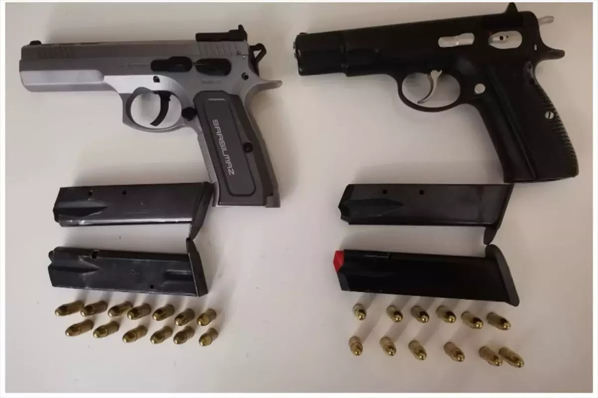 Adana'da operasyon ve denetimlerde 25 ruhsatsız silah ele geçirildi