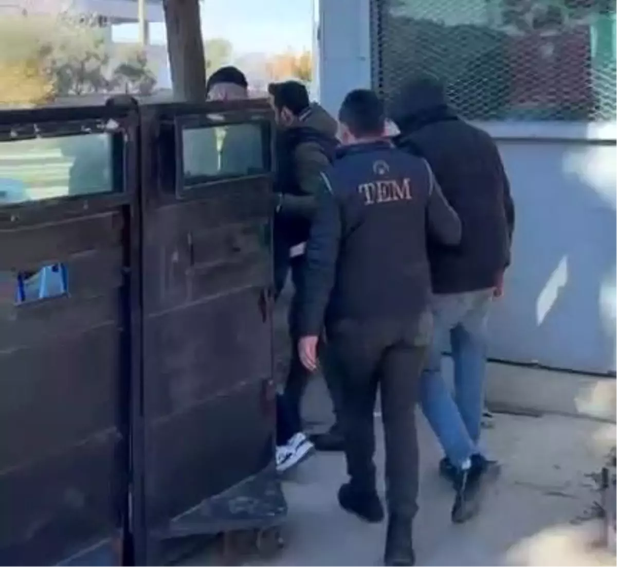 Aliağa'da akaryakıt istasyonunda kurşunlama olayında 2 tutuklama