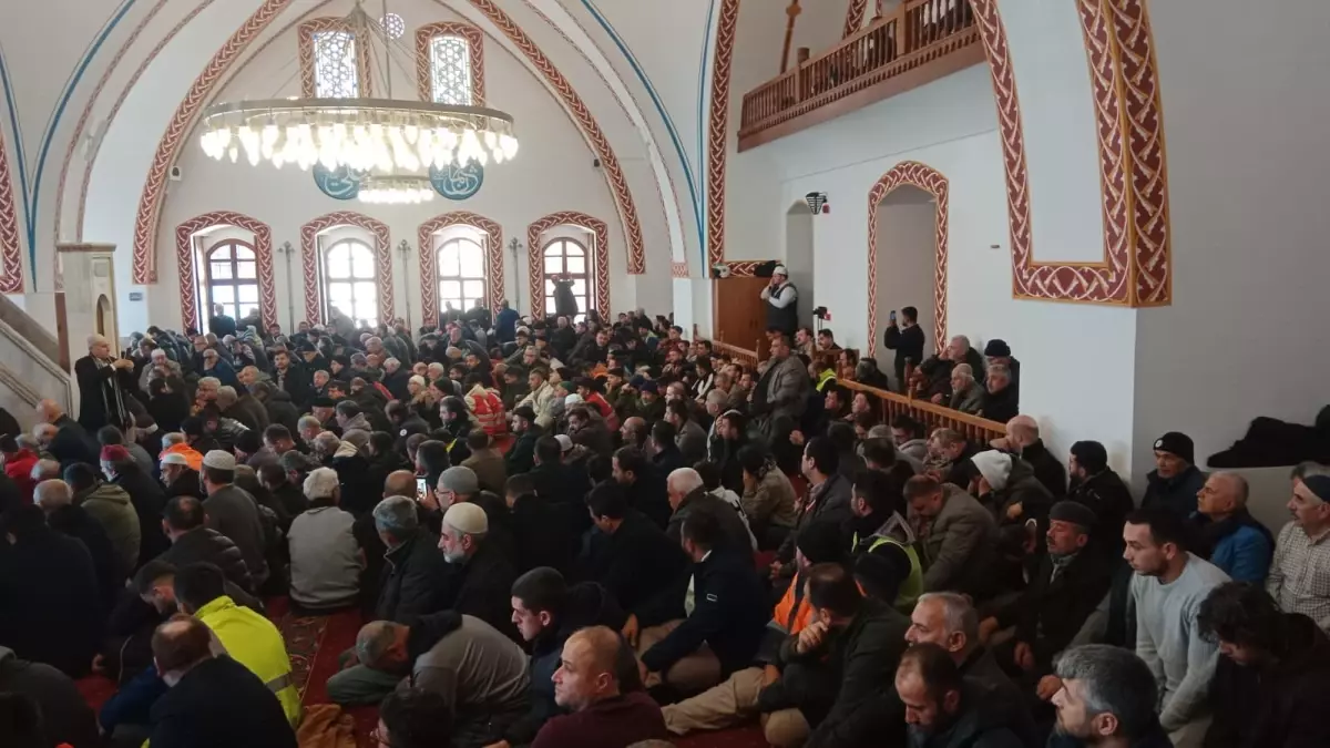 Asrın felaketinde ağır hasar alan Habib-i Neccar Camisi'nde ilk cuma