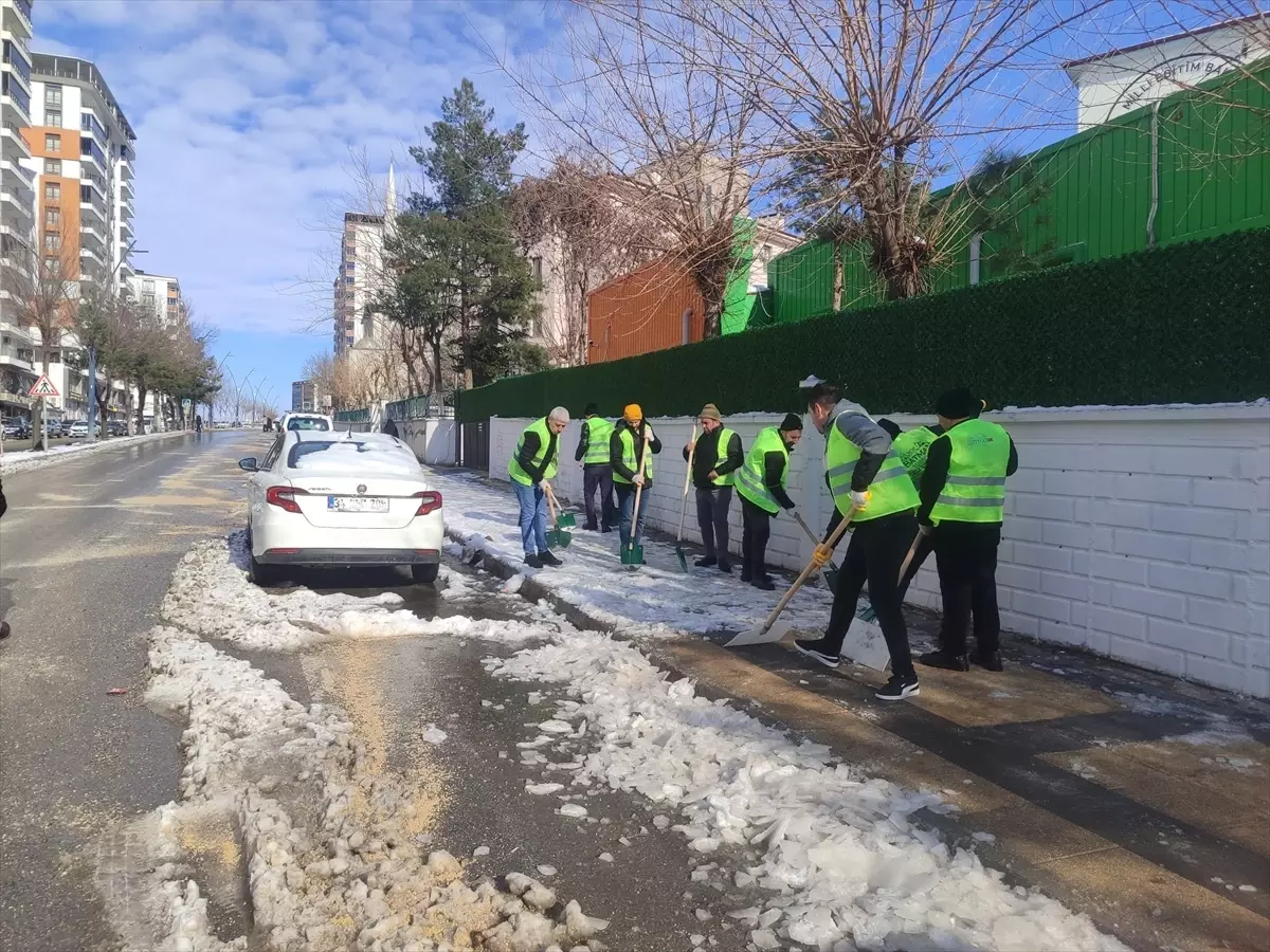 Batman'da karla mücadele çalışmaları sürüyor