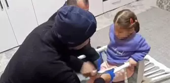 Batman'da sandalyeye sıkışan çocuğu itfaiye kurtardı